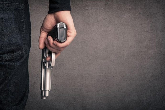 Τον εκτελεί εν ψυχρώ μέσα στο πλήθος και φεύγει σαν… κύριος – Βίντεο που σοκάρει
